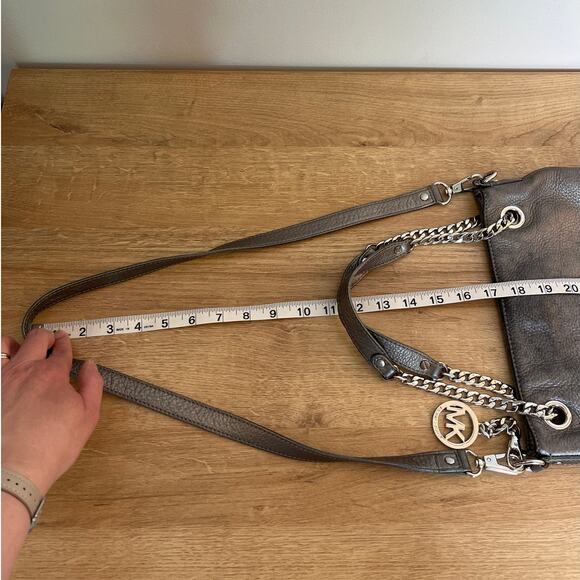 Michael Michael Kors Silver Pebbled Leather Shoulder Crossbody Bag w/ Dustbag - Picture 13 of 13